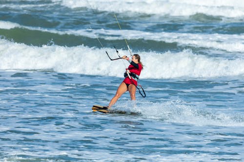 Ingyenes stockfotó kite szörfözés, nő, óceán témában