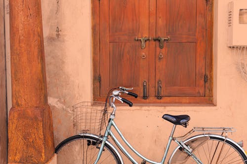 Fotobanka s bezplatnými fotkami na tému bicykel, budova, clony