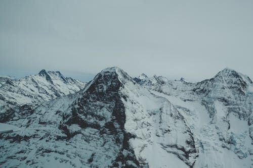 Berg Bedekt Met Sneeuw