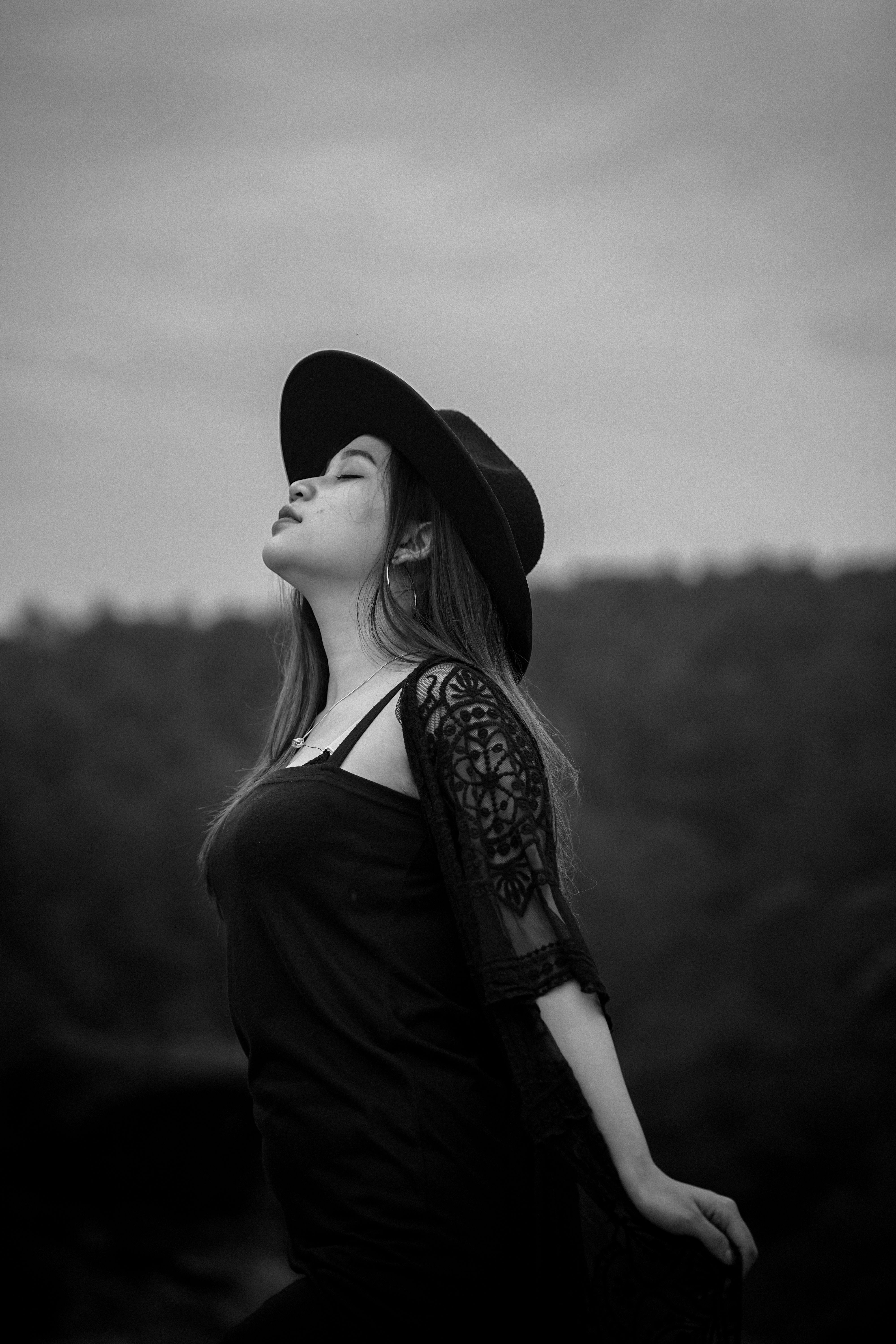 Portrait of Woman in Hat in Black and White · Free Stock Photo