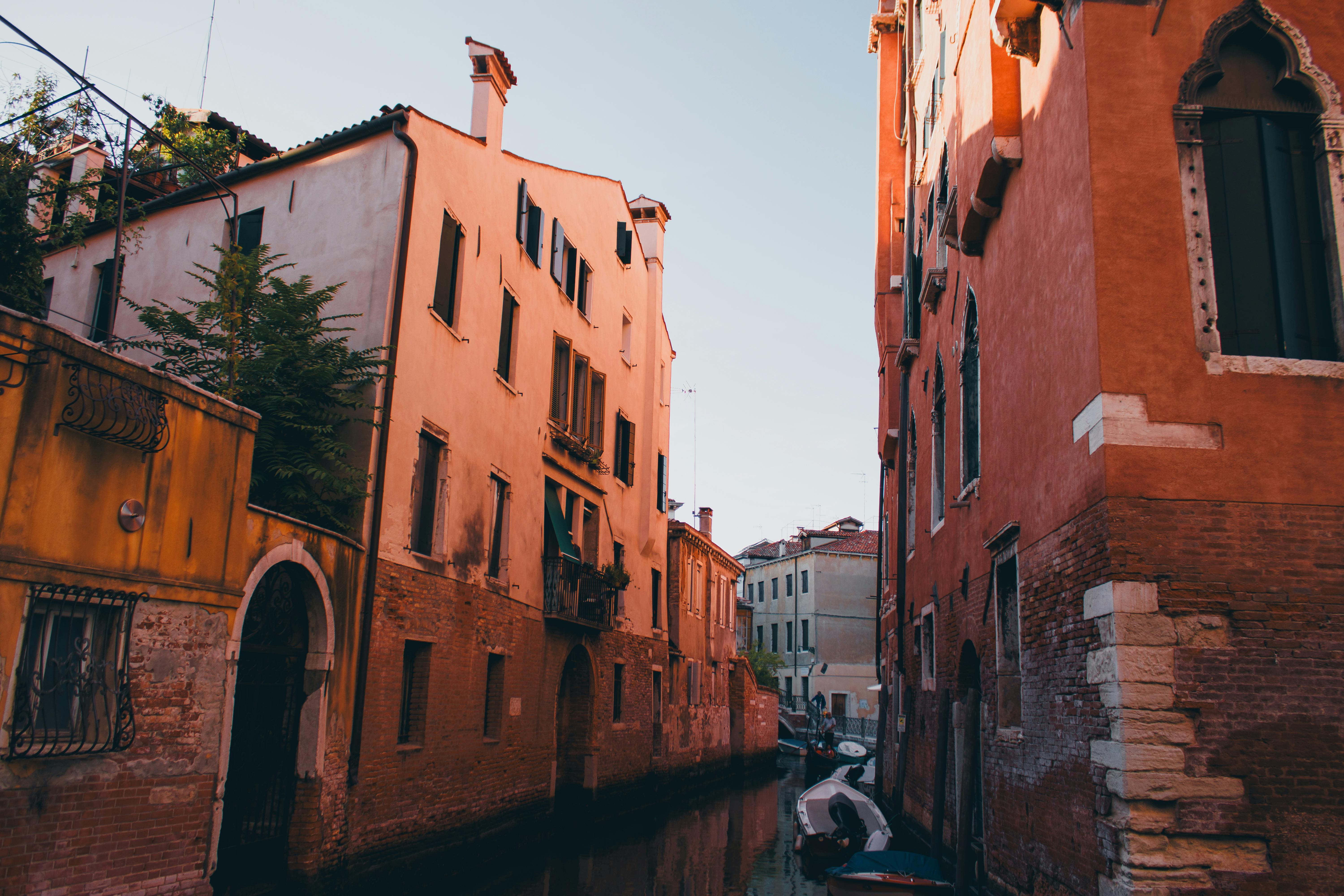 Navigating the Student Housing Market: Exploring Challenges and Opportunities for Landlords Navigating the Student Housing Market: Exploring Challenges and Opportunities for Landlords