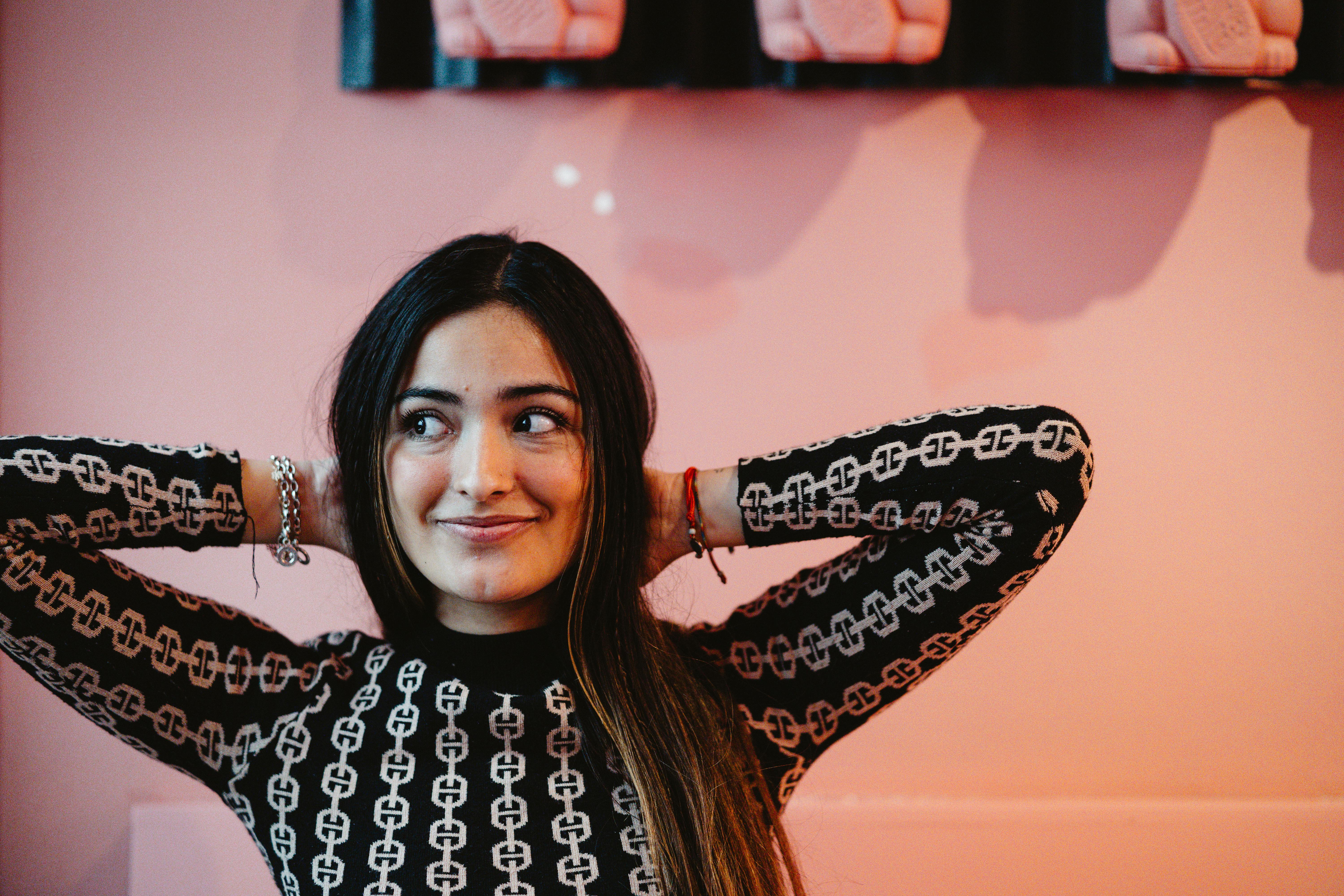 Miễn phí Ảnh lưu trữ miễn phí về ấm áp, áo len họa tiết, biểu cảm Ảnh lưu trữ