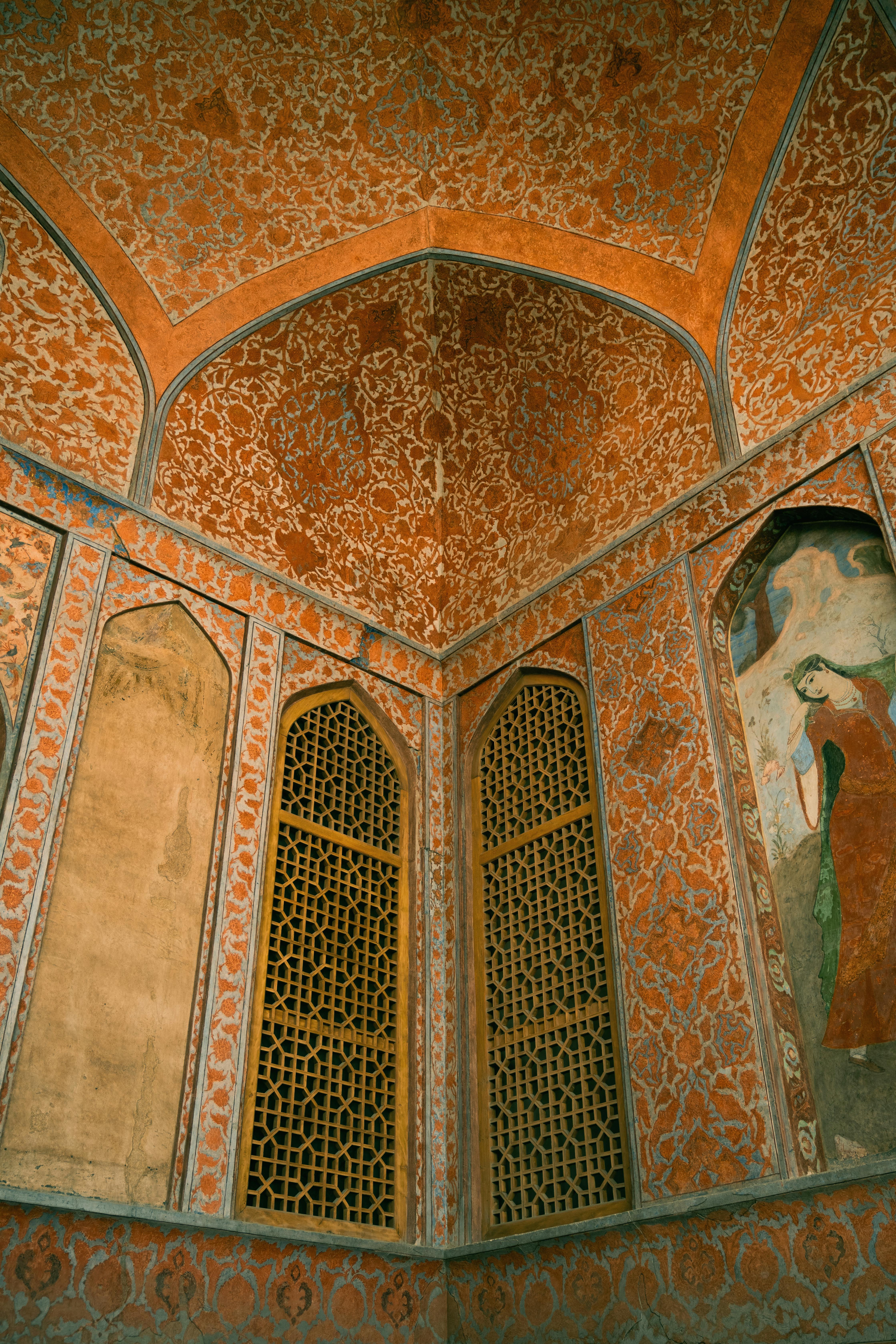 ornamented walls in aali qapu palace in isfahan