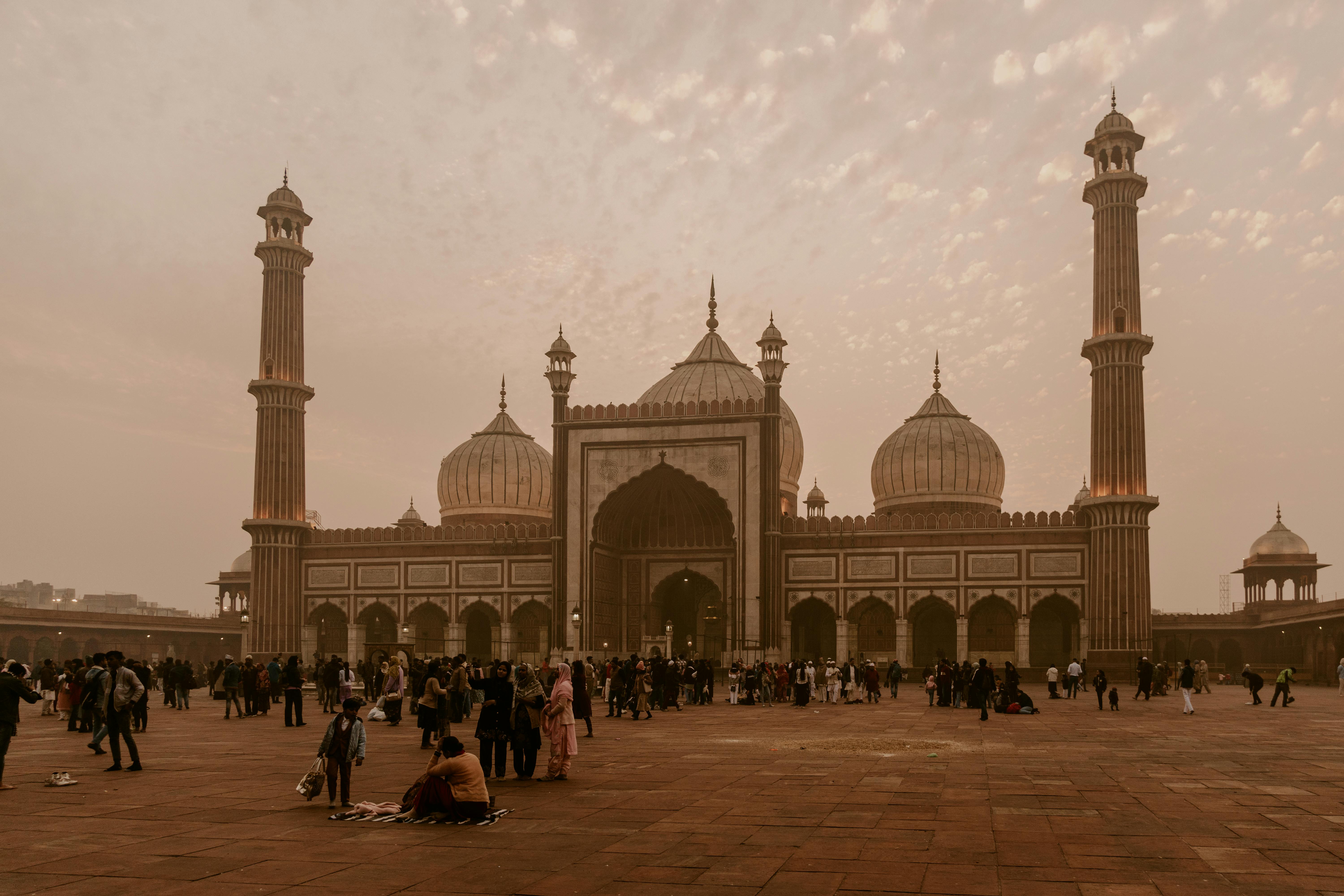 crowd in the courtyard of the jama masjid mosque in delhi