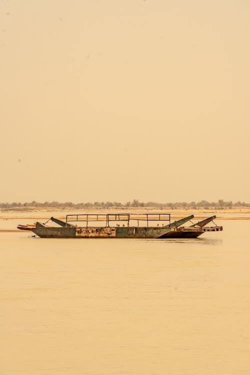 Gratis stockfoto met binnenschip, rivier, roestig