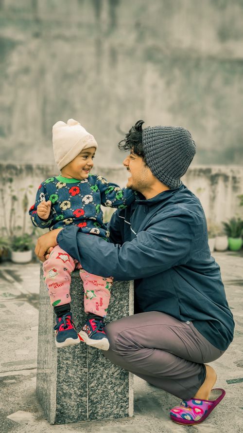 Free Father and son enjoying quality time outdoors, showcasing love and togetherness. Stock Photo