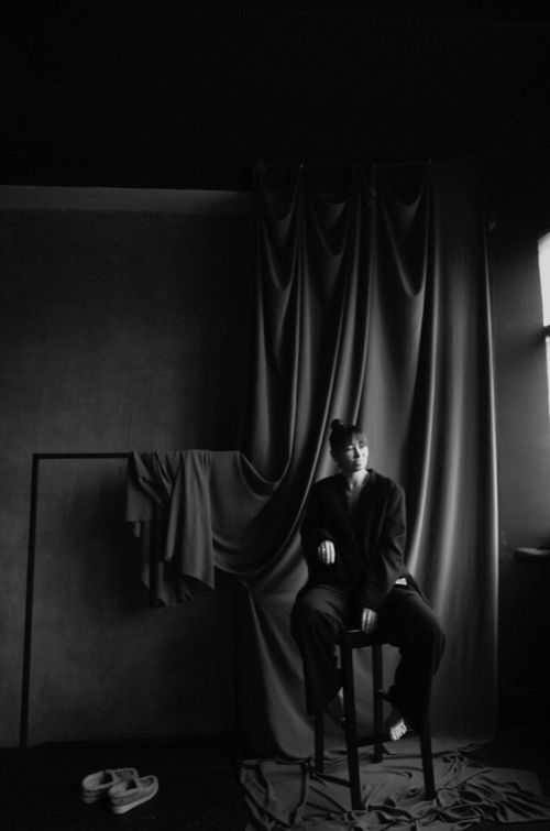 Free Artistic studio portrait of a woman sitting on a chair in black and white. Stock Photo
