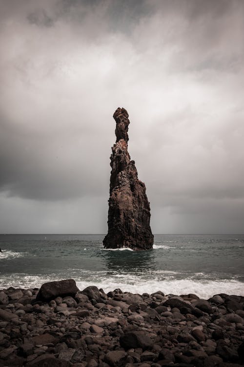 Foto profissional grátis de corroído, costa, formação rochosa