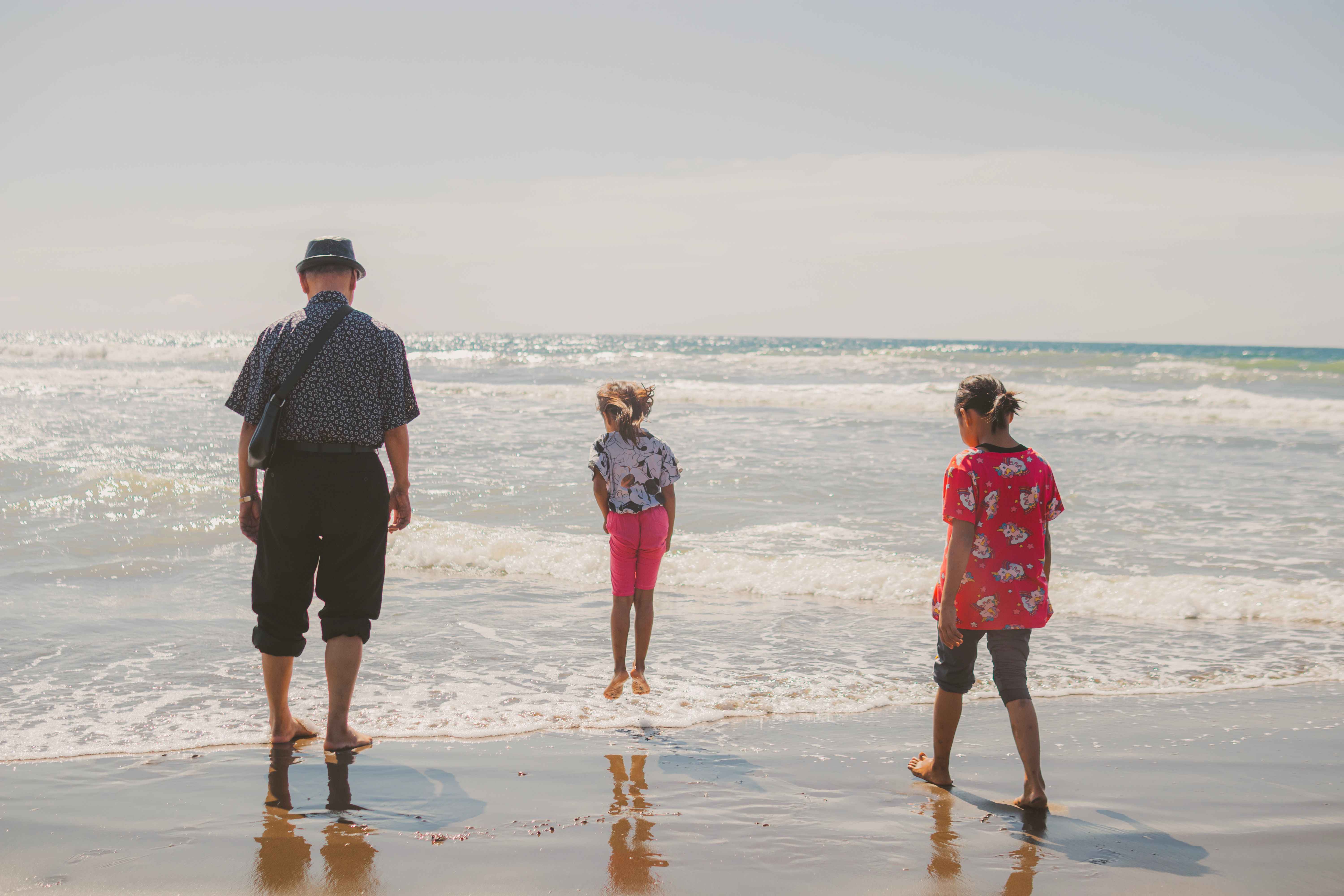 Balancing family travel with long-term financial planning — Photo by Nothing Ahead on Pexels