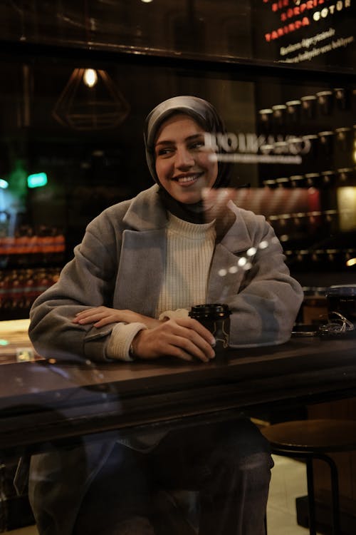 Fotobanka s bezplatnými fotkami na tému arabská žena, bar, hidžáb