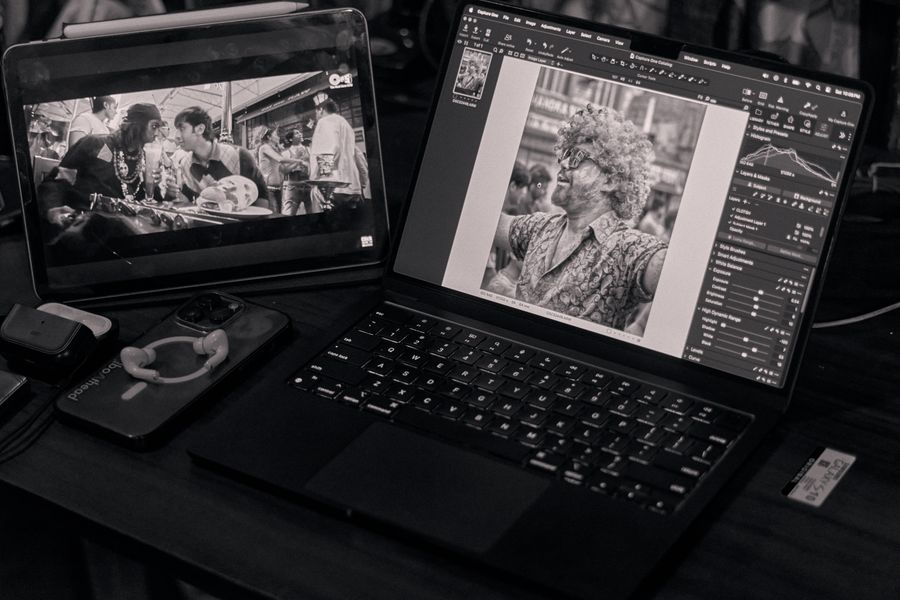 Pakiet YouTube dla 10 filmów – realistyczne zdjęcie planowania większej serii filmów YouTube
