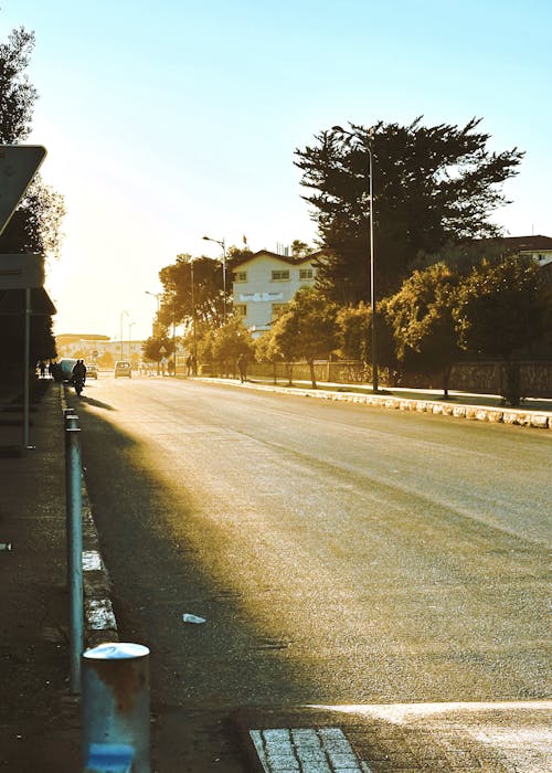 Základová fotografie zdarma na téma hlavní ulice, městská ulice, nádherný západ slunce