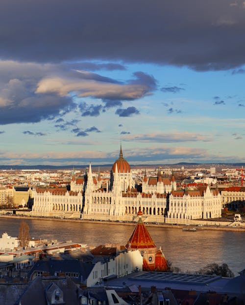 barok mimarisi, Budapeşte, bulutlu gökyüzü içeren Ücretsiz stok fotoğraf