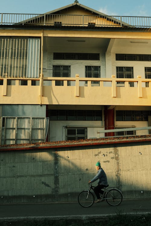 Immagine gratuita di balcone, balconi, bicicletta