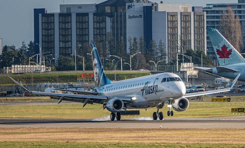 Immagine gratuita di aeroplani, aeroporto, edifici