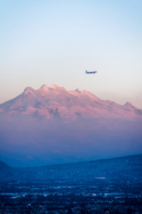 Foto profissional grátis de aeronave, cênico, iztaccihuatl