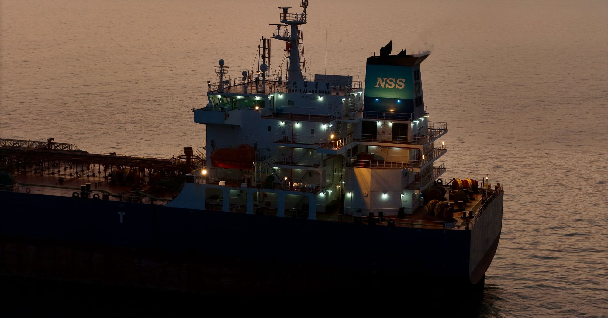 Hormuz Escalation Slams US Equities, S&P 500 Retreats 0.4 Percent