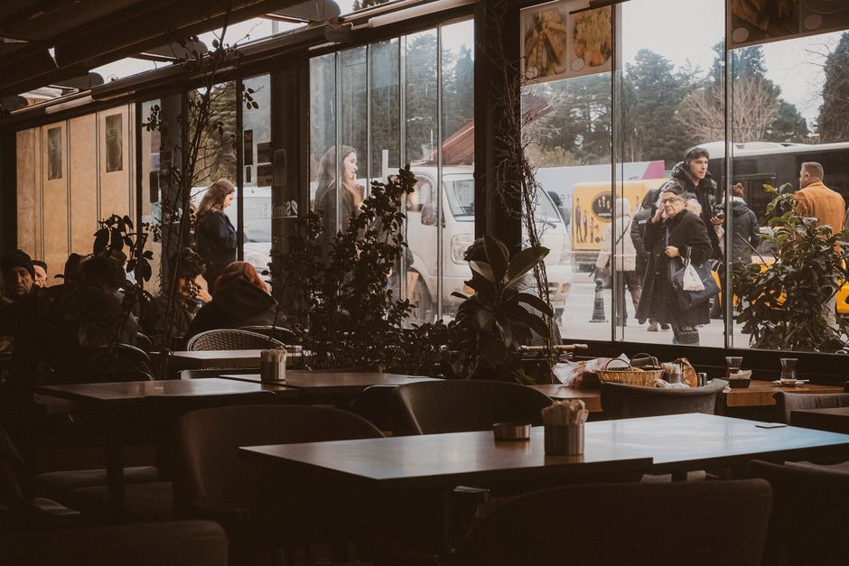 Easy Business Cash Advance: Fast Funding In 24 Hours 2 Warm interior of an istanbul cafe with street view and pedestrians passing by.