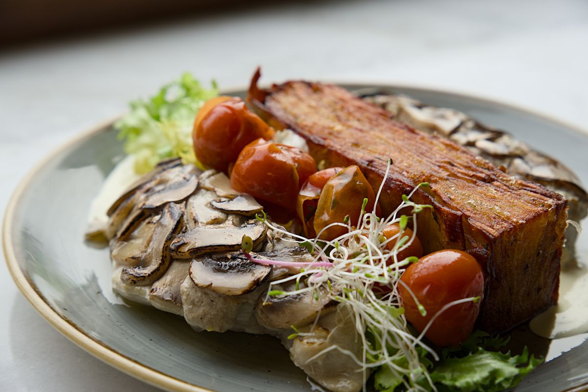 Puff pastry dish with mushrooms and cherry tomatoes