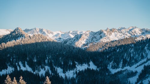 Gratis stockfoto met achtergrond, bergen, bergketen