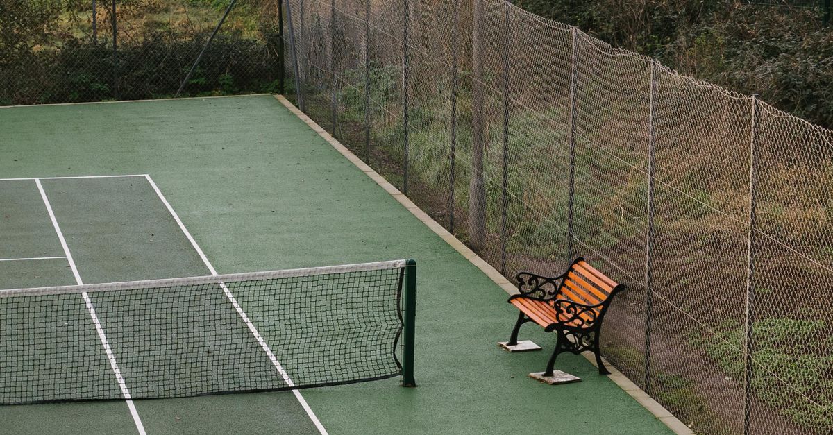 Single Bench Court Bench on Side of Tennis Court · Free Stock Photo
