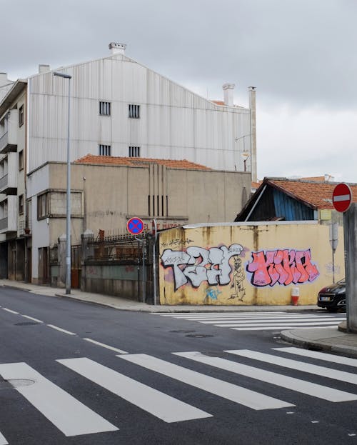 Ilmainen kuvapankkikuva tunnisteilla graffiti, katu, kaupungin kaduilla