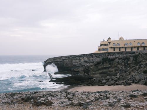 건물, 바다, 바위의 무료 스톡 사진