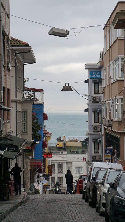 Free Charming city street view in Istanbul with sea horizon and classic architecture. Stock Photo