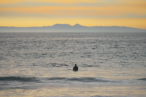 Immagine gratuita di acqua, colline, mare