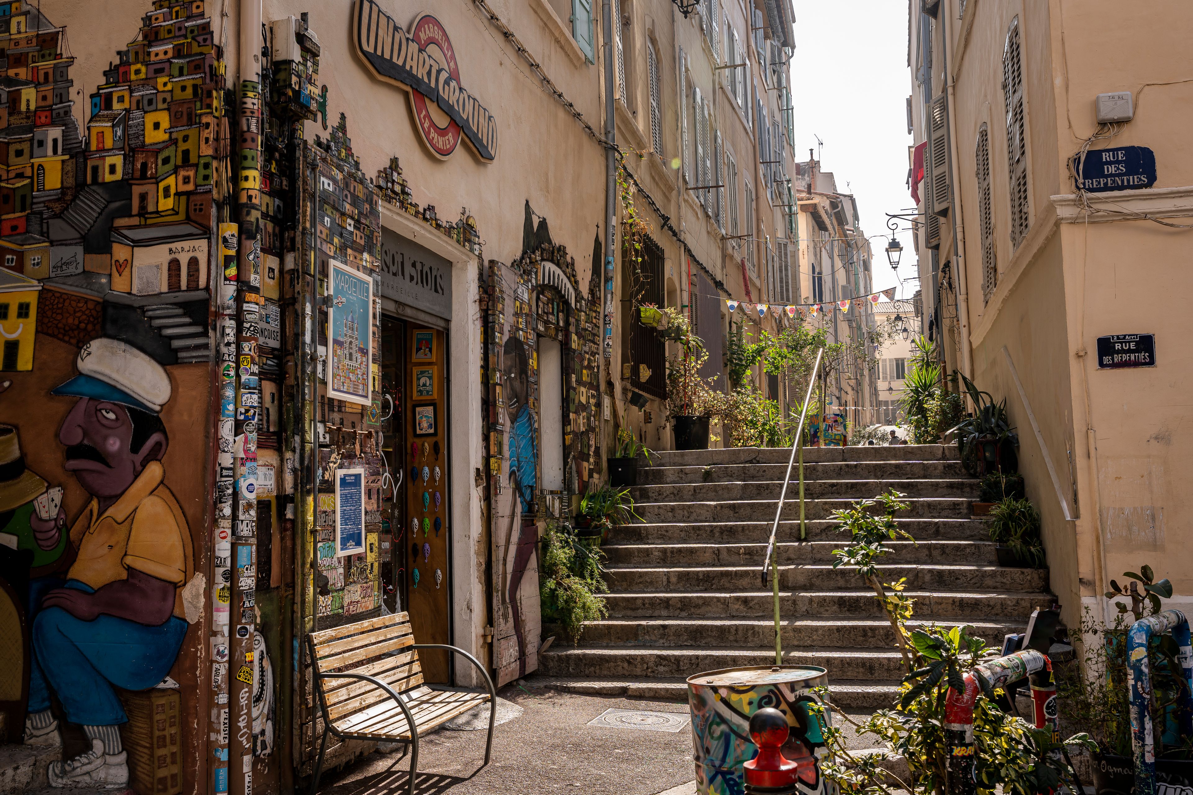 Marseille Cours Julien street terrace