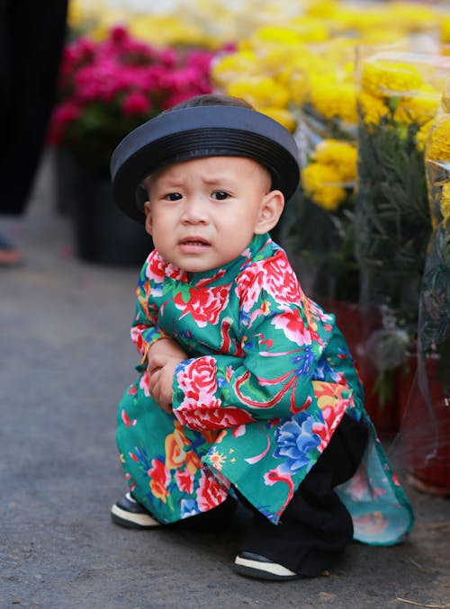 Foto stok gratis anak, berjongkok, bocah cina