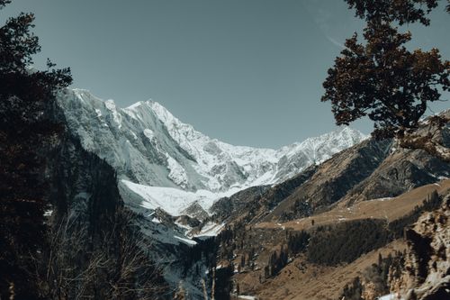 Free Snow-covered Himalayan landscape in HP, India, during winter. Stock Photo