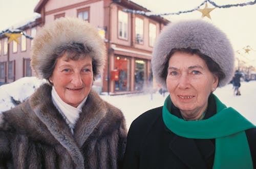 Foto profissional grátis de aposentados, casacos, chapéu