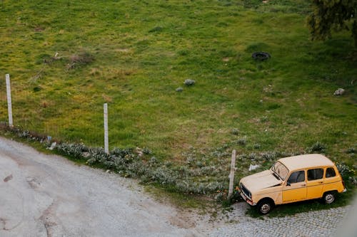 Základová fotografie zdarma na téma automobil, žluté auto
