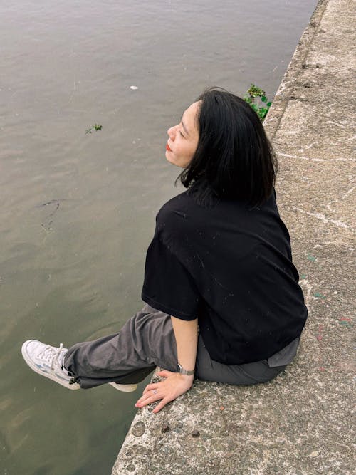 Ilmainen kuvapankkikuva tunnisteilla aasialainen nainen, istuminen, joki