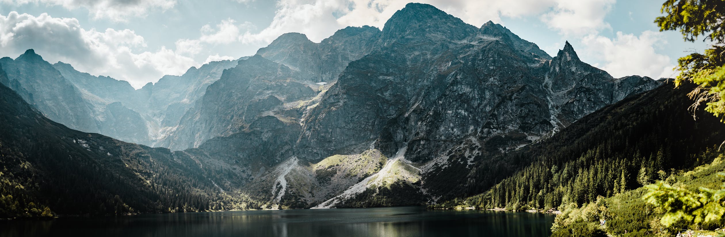 Vue Panoramique De La Montagne Pendant La Journée · Photo gratuite Vue Panoramique De La Montagne Pendant La Journée · Photo gratuite