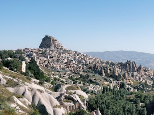 Immagine gratuita di cappadocia, cielo sereno, città