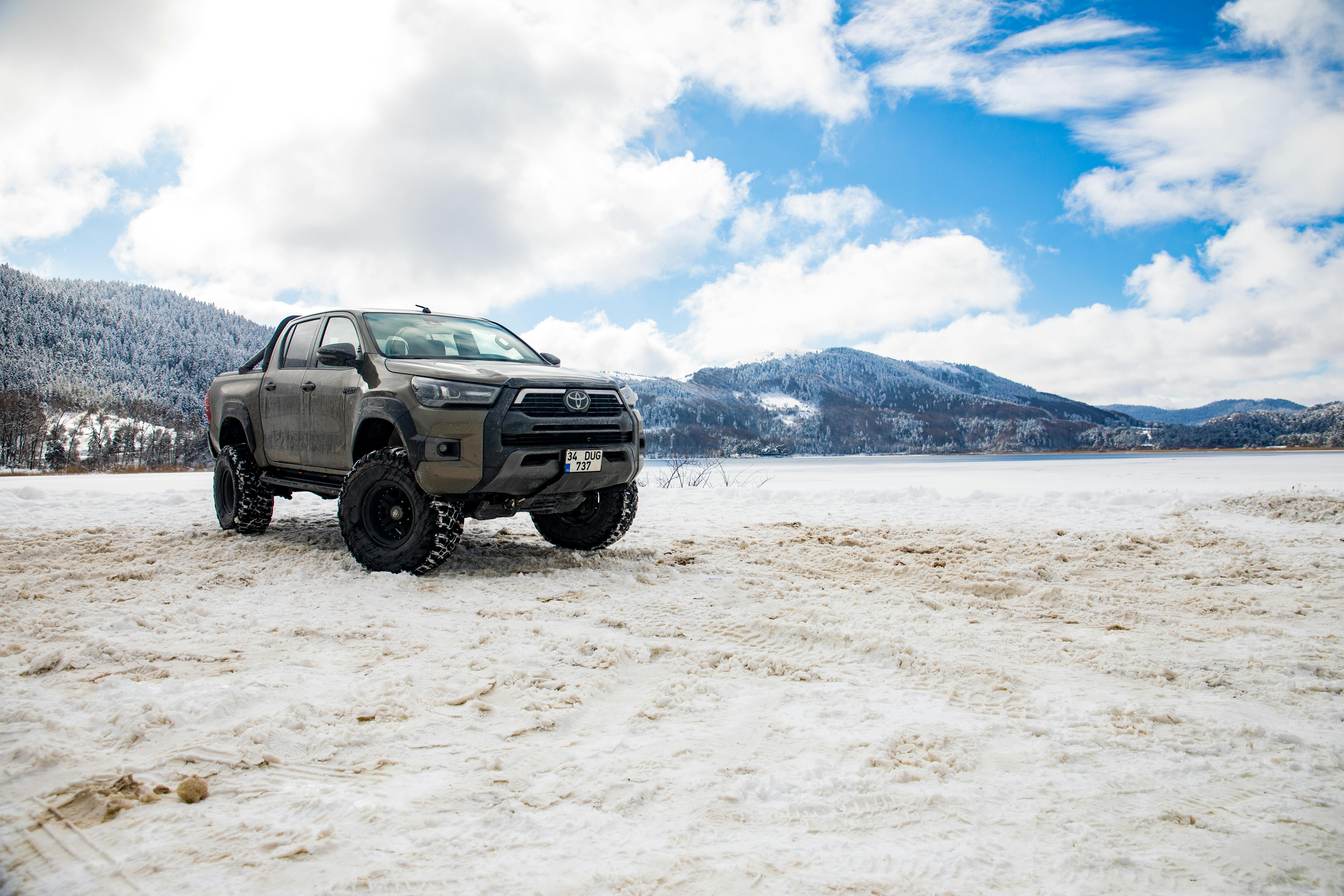 8 Tires That Perform Shockingly Well In Snow