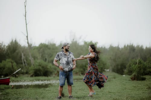 Free Smiling Woman in Dress with Man in Shirt Stock Photo