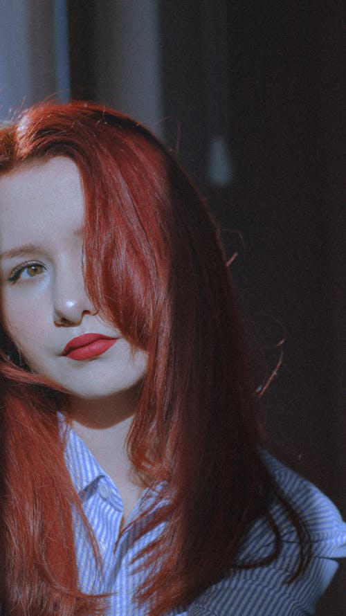 모델, 빨간 머리, 수직 쐈어의 무료 스톡 사진