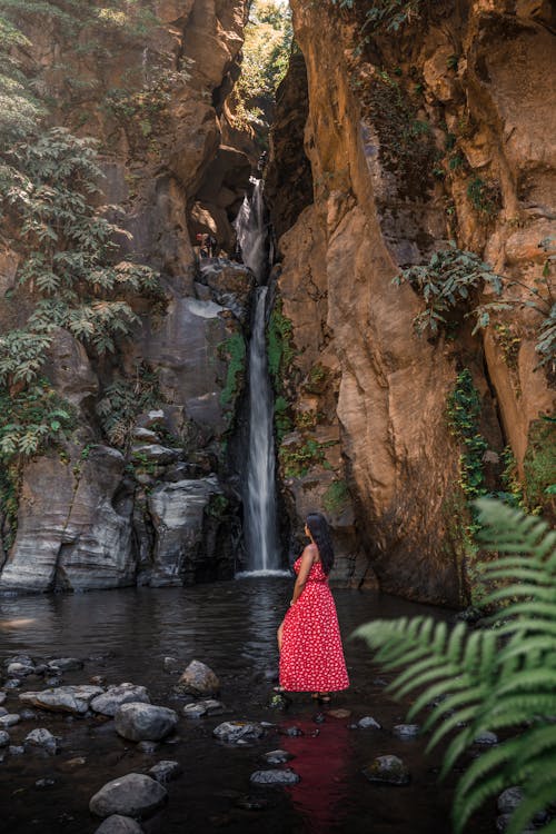 Fotos de stock gratuitas de agua que fluye, aventura, cascada