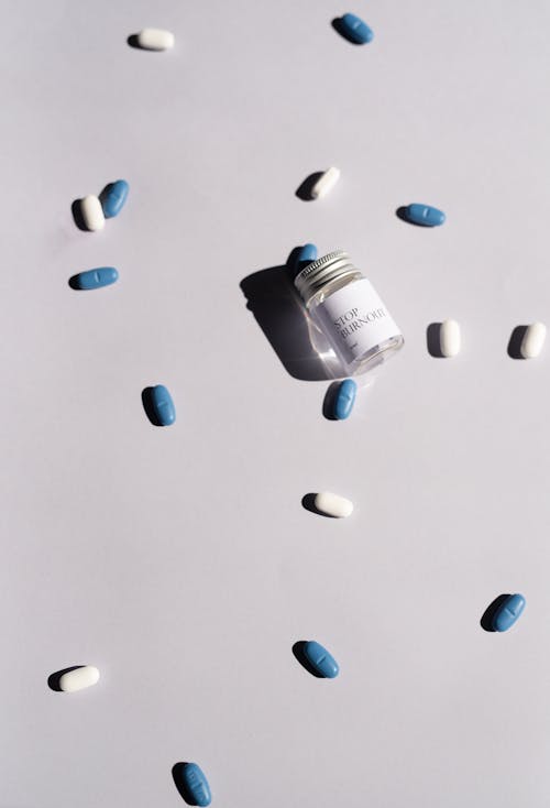 Darmowe zdjęcie z galerii z białe tło, butelka, lekarstwo