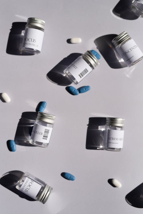 Darmowe zdjęcie z galerii z białe tło, butelki, lekarstwo