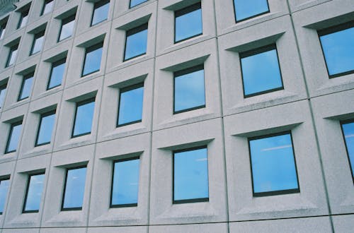 Kostenloses Stock Foto zu beton, fenster, grau