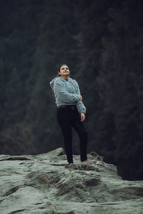 Foto d'estoc gratuïta de dona, excursionista, muntanyes