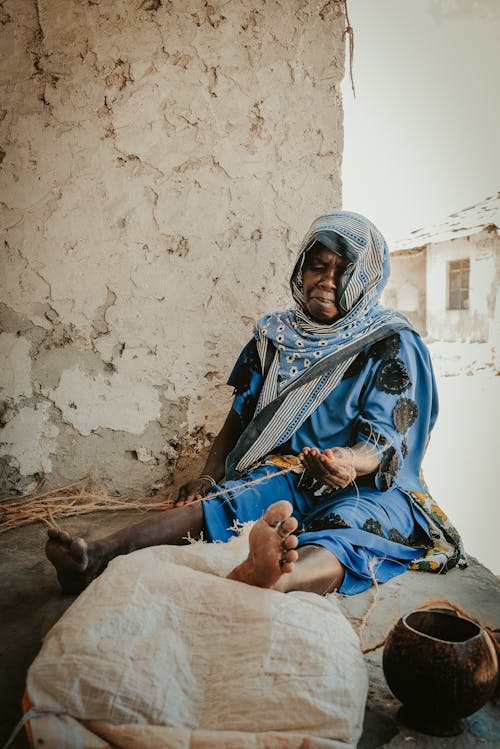 Ingyenes stockfotó afrikai nő, épület, falu témában