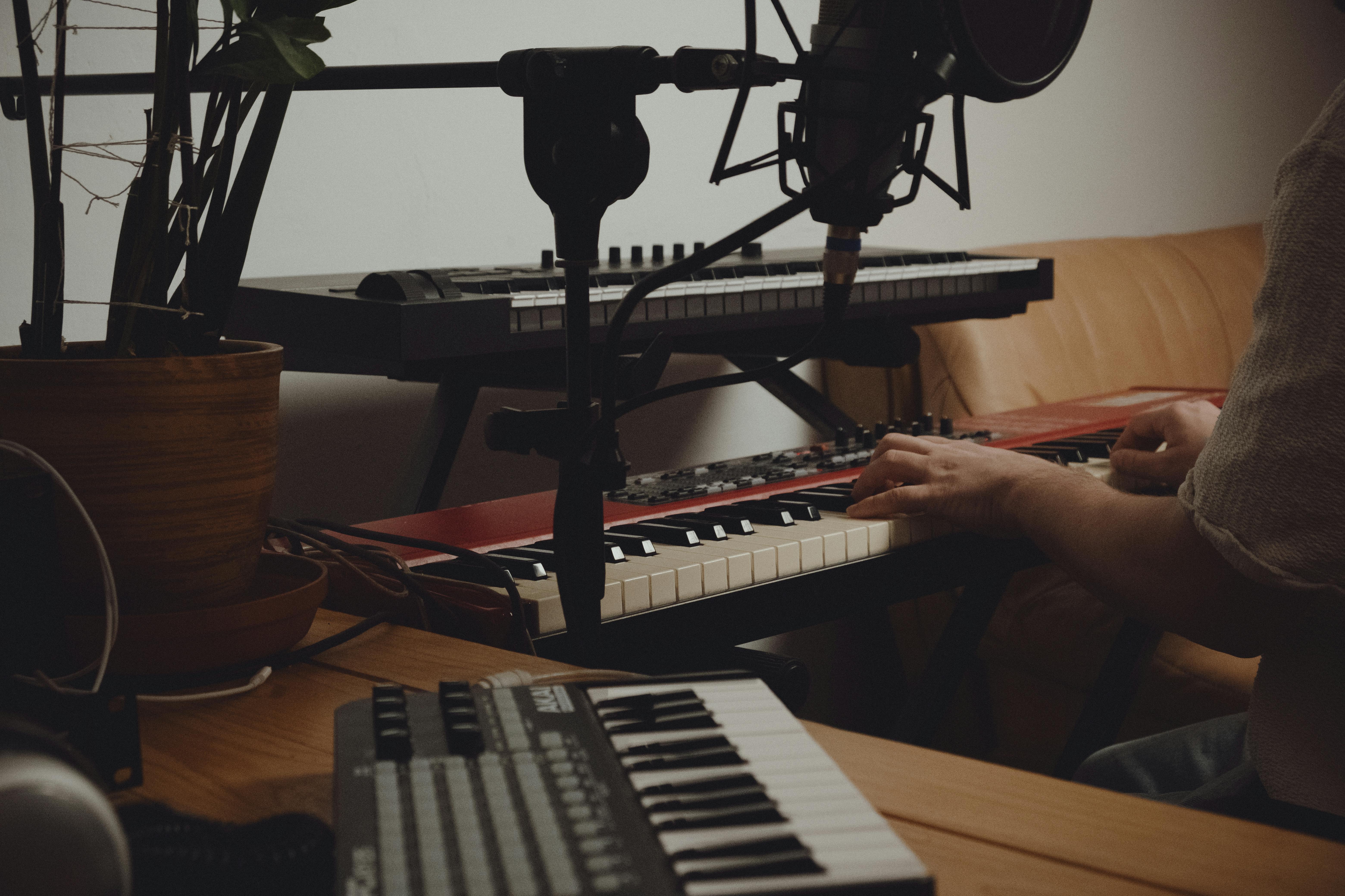 How to Navigate the Music Industry: A Comprehensive Guide