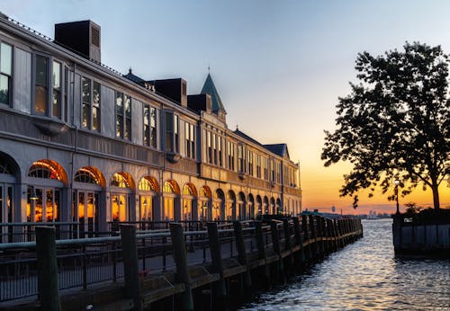 Pier-A-Harbor-House-in-Manhattan-sunset