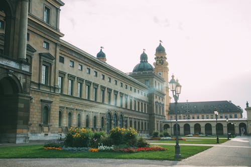 Darmowe zdjęcie z galerii z budynek, kwiaty, lokalne zabytki