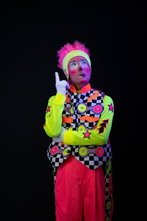 Základová fotografie zdarma na téma černé pozadí, klaun, kostým